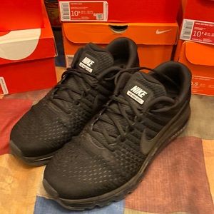 Nike mens Air Max 10.5